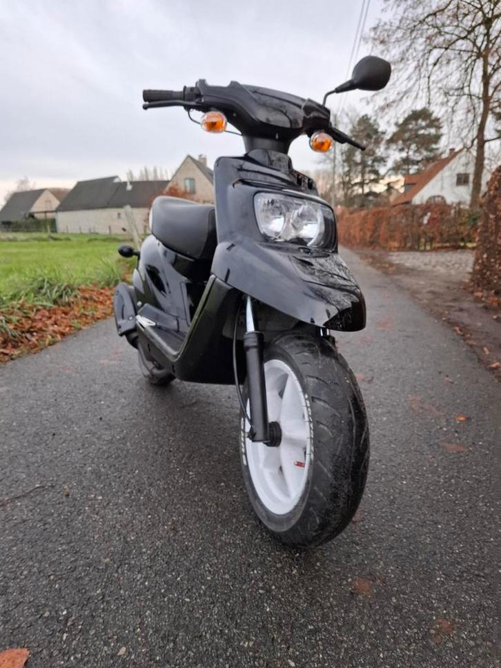 Yamaha booster, Fietsen en Brommers, Scooters | Yamaha, Zo goed als nieuw, Overige modellen, Klasse A (25 km/u), Tweetakt, Ophalen