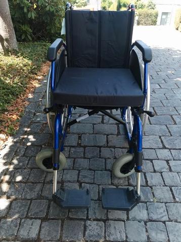 Nieuw lichtgewicht rolstoel meer info 0488826971  beschikbaar voor biedingen