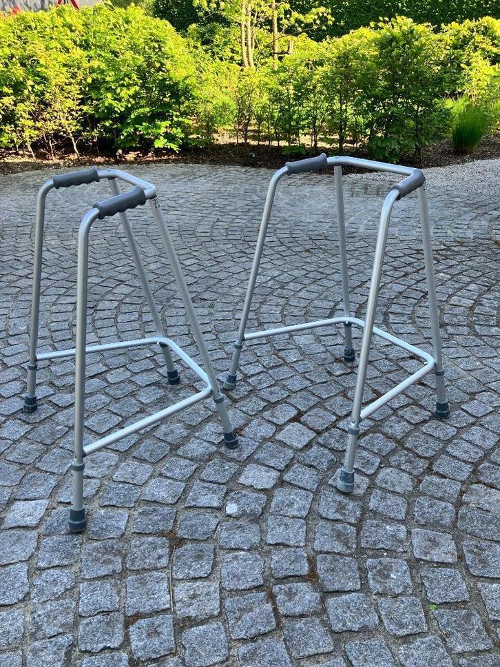 Looprekjes (2 stuks) in nieuwstaat, Diversen, Looprekken, Zo goed als nieuw, In hoogte verstelbaar, Lichtgewicht, Ophalen