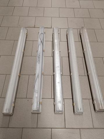 Set van 5 waterdichte TL-armaturen met LED buizen beschikbaar voor biedingen