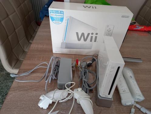 Console Nintendo Wii Blanche + 2 manette + 7 jeux +2 nunchuk, Games en Spelcomputers, Spelcomputers | Nintendo Wii, Zo goed als nieuw