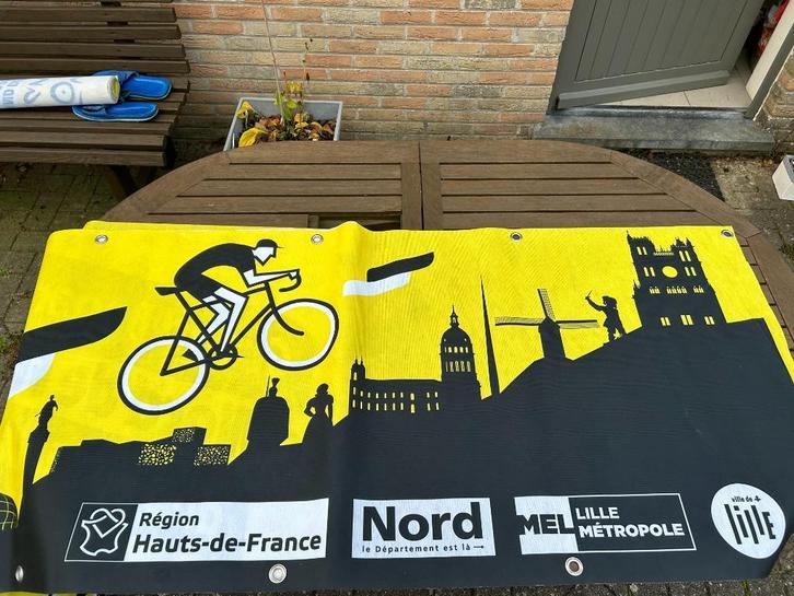 Spandoek Tour de France 2025 - Lille, Verzamelen, Sportartikelen en Voetbal, Zo goed als nieuw, Poster, Plaatje of Sticker, Ophalen