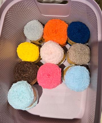 Nieuwe bolletjes garen Breiwol beschikbaar voor biedingen