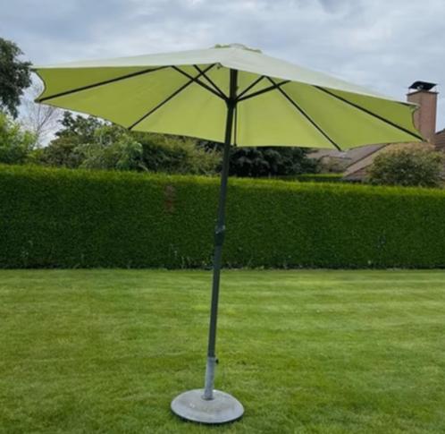 2 lounge ligbedden + Parasol, Tuin en Terras, Parasols, Gebruikt, Ophalen