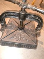 Presse livre en fonte du 19 ème siècle, Enlèvement