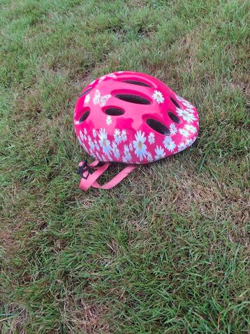 Roze kinderhelm beschikbaar voor biedingen