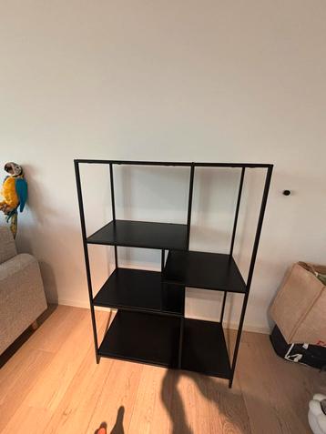 Wandkast (metaal/hout/zwart) incl bijzet tafels beschikbaar voor biedingen