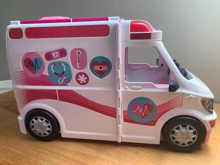 Ambulance Barbie met accessoires, Kinderen en Baby's, Speelgoed |Speelgoedvoertuigen, Zo goed als nieuw, Ophalen of Verzenden