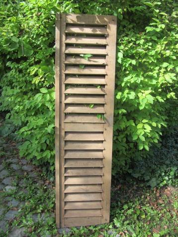 Ancien volet en bois persienne. beschikbaar voor biedingen