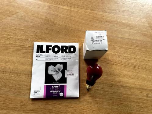Ilford Multigrade fotopapier + DOKA rode safelamp, Audio, Tv en Foto, Foto | Doka Apparatuur, Gebruikt, Doka-onderdelen, Draagbaar