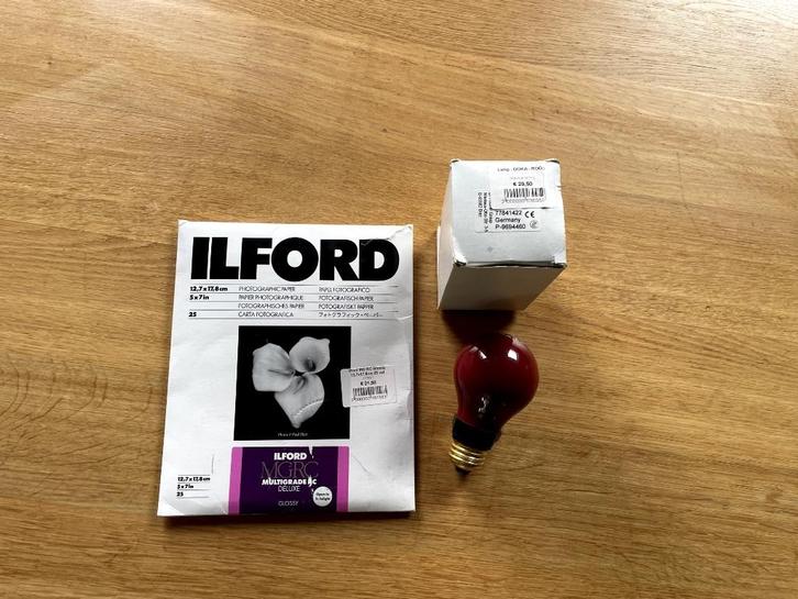 Ilford Multigrade fotopapier + DOKA rode safelamp, Audio, Tv en Foto, Foto | Doka Apparatuur, Gebruikt, Doka-onderdelen, Draagbaar