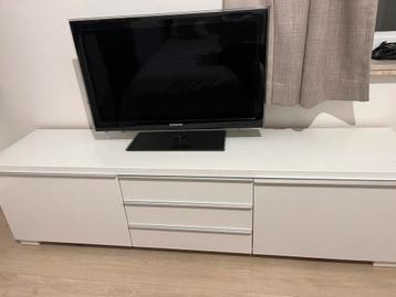 Tv-meubel IKEA beschikbaar voor biedingen