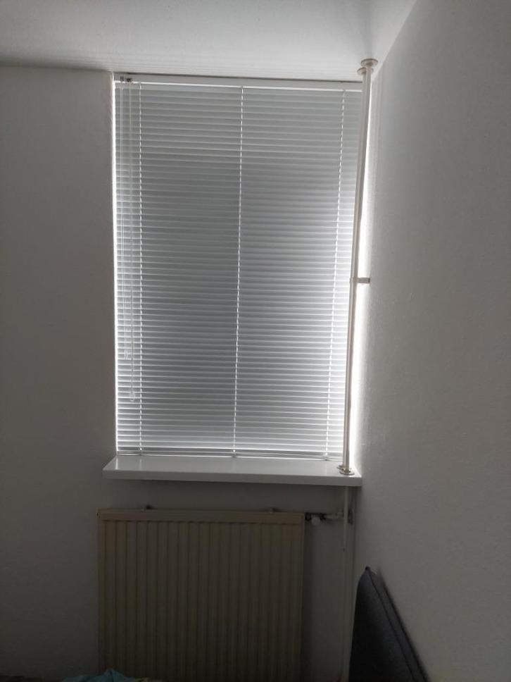 Jaloezieën, verschillende horizontale en 1 verticale lamel., Huis en Inrichting, Stoffering | Gordijnen en Lamellen, Zo goed als nieuw