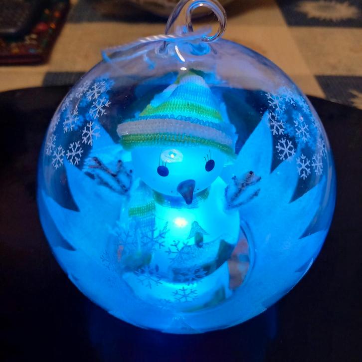 VIOLET/BLANC OU VERT/BLANC > QUE CHOISISSEZ-VOUS ? ? ?, Divers, Noël, Enlèvement ou Envoi