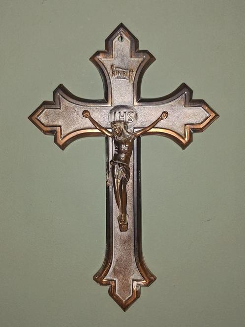Crucifix JMPC Made in Belgium Déposé, Antiek en Kunst, Antiek | Religieuze voorwerpen, Ophalen of Verzenden