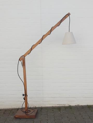 Retro, unieke lamp beschikbaar voor biedingen