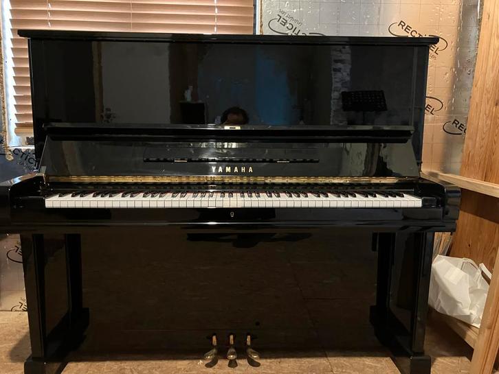 Yamaha U3 buffetpiano in nieuwstaat, Muziek en Instrumenten, Piano's, Nieuw, Piano, Zwart, Hoogglans, Ophalen