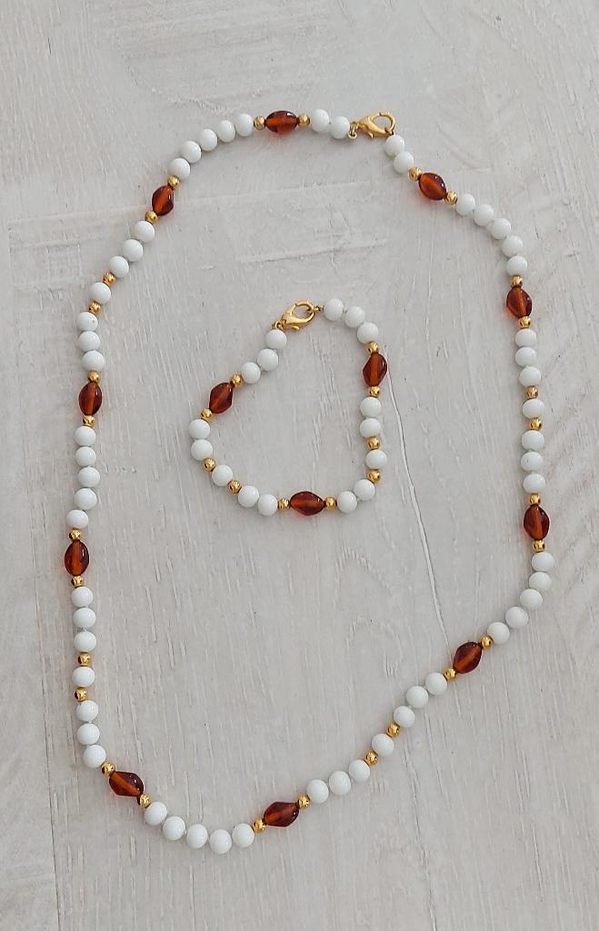 Collier + bracelet blanc-brun-doré, Bijoux, Sacs & Beauté, Colliers, Neuf, Synthétique, Brun, Enlèvement