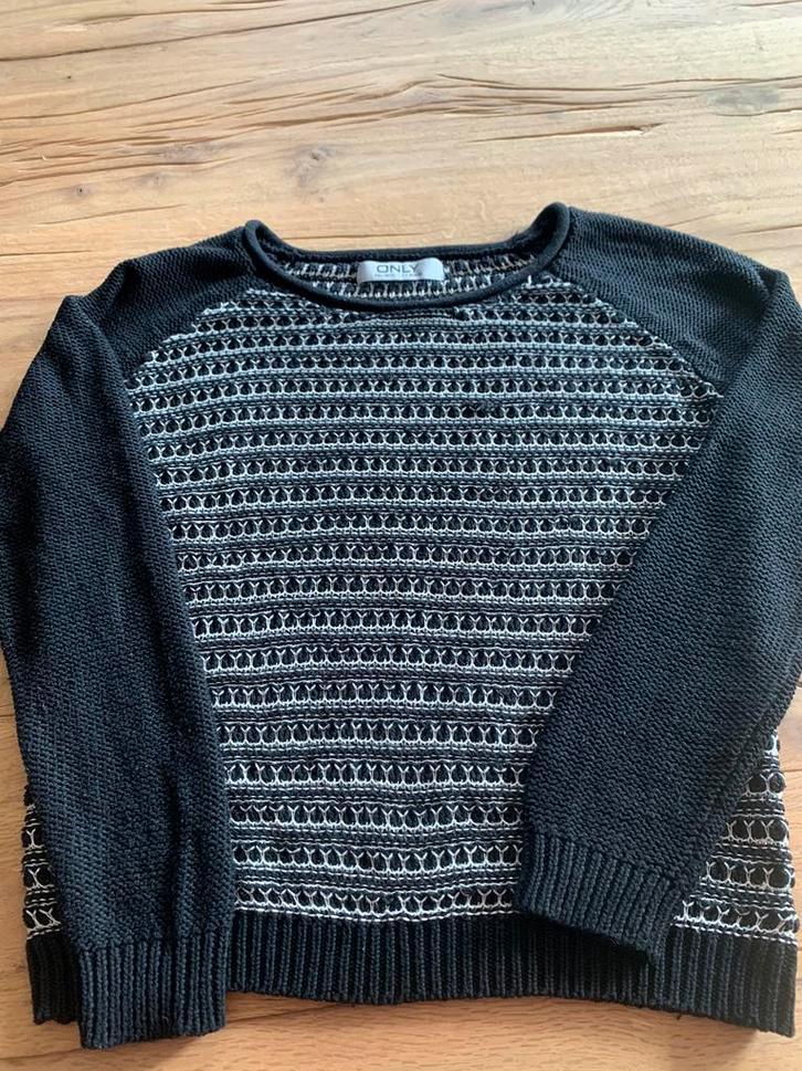 Pull zwart/ witte steek met ronde hals. Van merk Only, Kleding | Dames, Truien en Vesten, Zo goed als nieuw, Zwart, Ophalen of Verzenden
