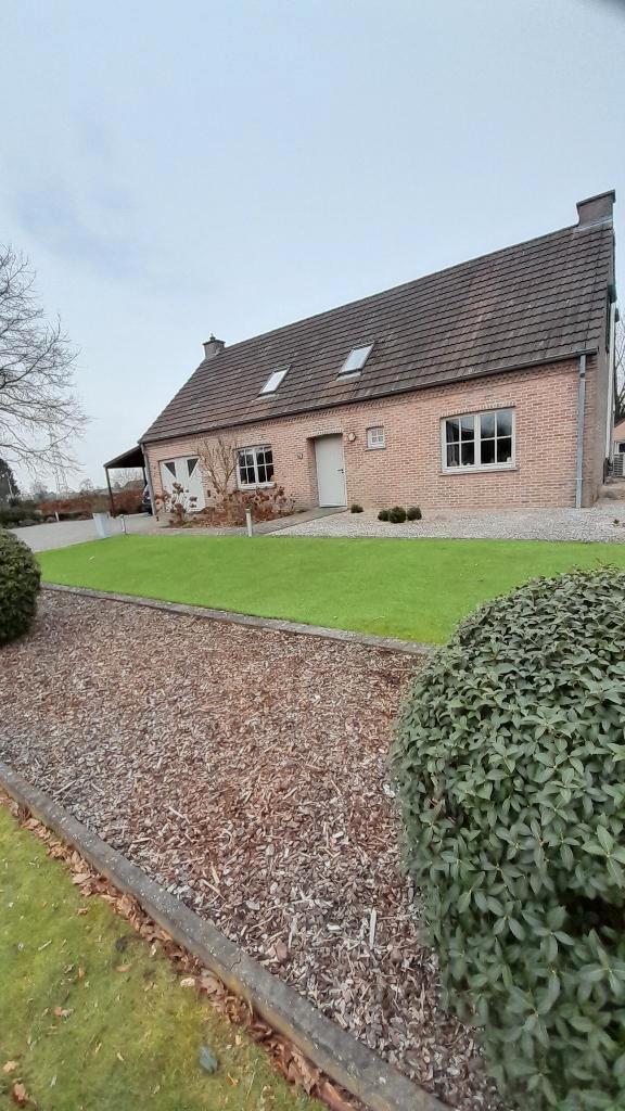 Woning met praktijkruimte en weides voor dieren, Immo, Huizen en Appartementen te koop, Provincie Limburg, 1500 m² of meer, Vrijstaande woning