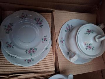 koffie en eetservies nieuw zit nog in de doos, Enlèvement