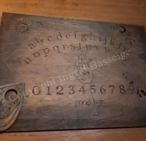 Uniek Ouija bord te koop. Moet weg wegens rare geluiden 's n, Hobby en Vrije tijd, Gezelschapsspellen | Bordspellen, Nieuw, Ophalen of Verzenden