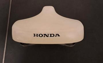 Honda camino replica zadel beschikbaar voor biedingen