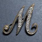 Vintage broche pin letter M monogram, Overige materialen, Gebruikt, Minder dan 4 cm, Ophalen of Verzenden