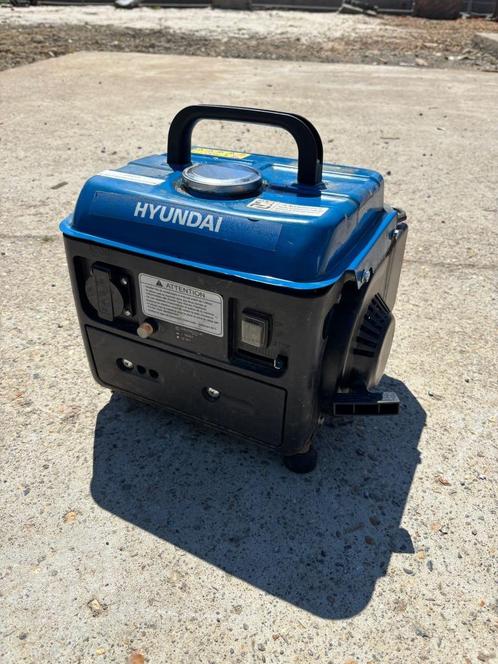 Hyundai 800w stroomgenerator - Werkt perfect, Doe-het-zelf en Bouw, Aggregaten, Zo goed als nieuw, Benzine, Ophalen