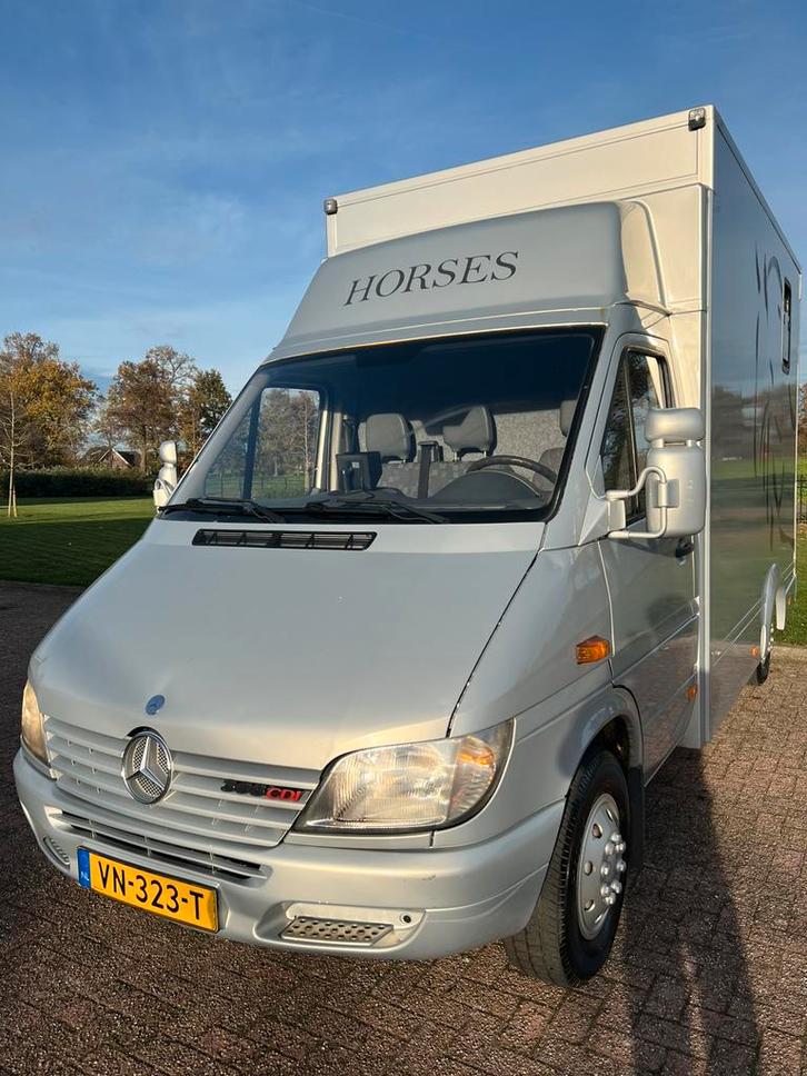 Leuke Mercedes paardencamionette, opbouw 2015!, Animaux & Accessoires, Chevaux & Poneys | Semi-remorques & Remorques, Comme neuf