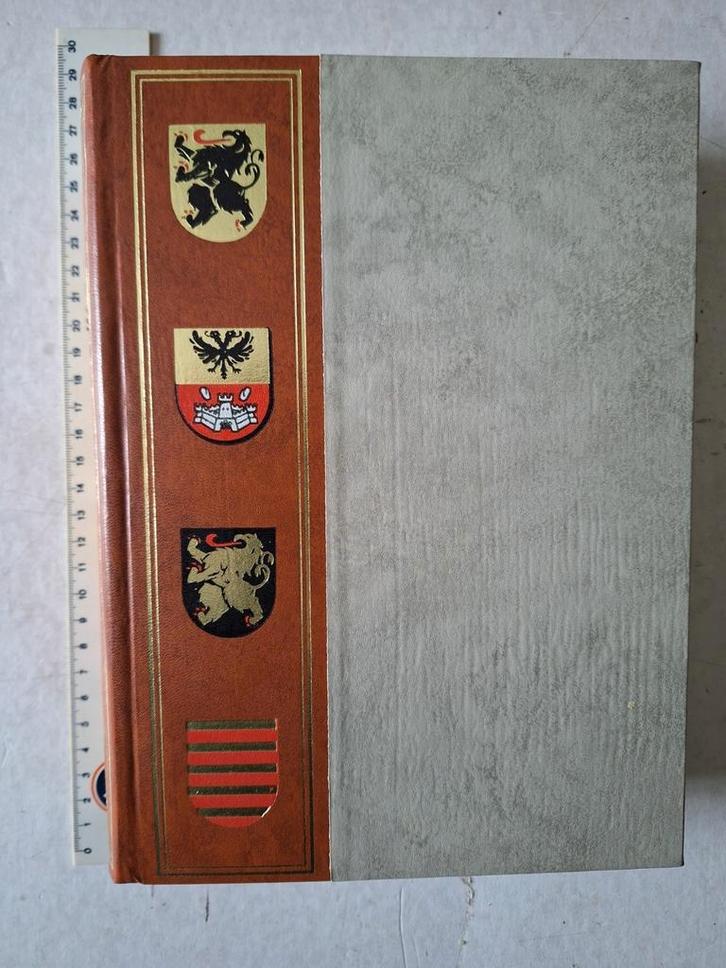 Eigen aard door Dr. K. C. Peeters uit 1963 met opdracht, Boeken, Geschiedenis | Nationaal, Zo goed als nieuw, Ophalen of Verzenden