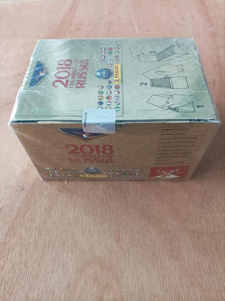 Coupe du monde Panini, Russie 2018, médaille d'or. 1 boîte f, Hobby & Loisirs créatifs, Autocollants & Images, Comme neuf, Enlèvement ou Envoi