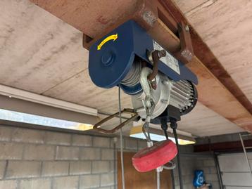 Elektrische takel 200/400 kg beschikbaar voor biedingen