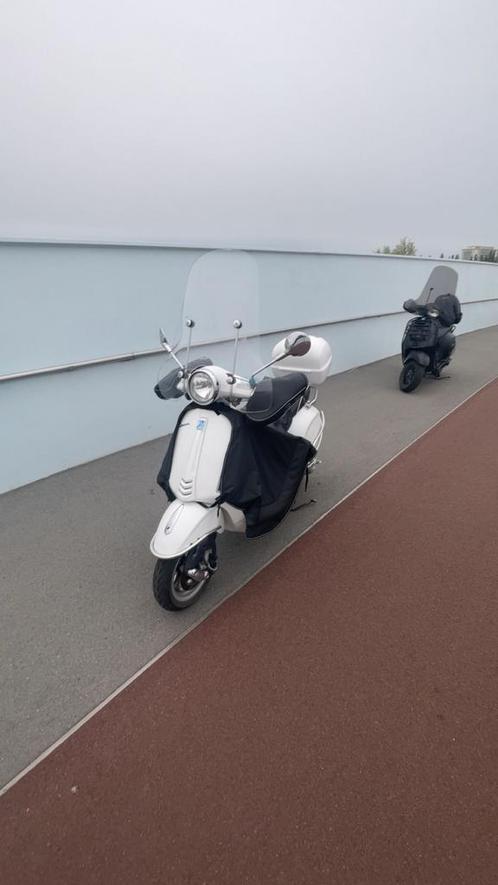 Vespa Primavera full option, Fietsen en Brommers, Scooters | Vespa, Zo goed als nieuw, Ophalen