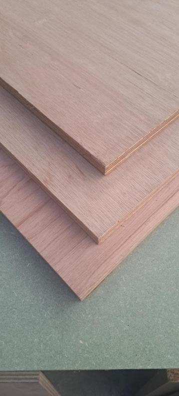 meranti platen  alle diktes 3.6 - 5.5 - 12 -15 -18 mm   beschikbaar voor biedingen