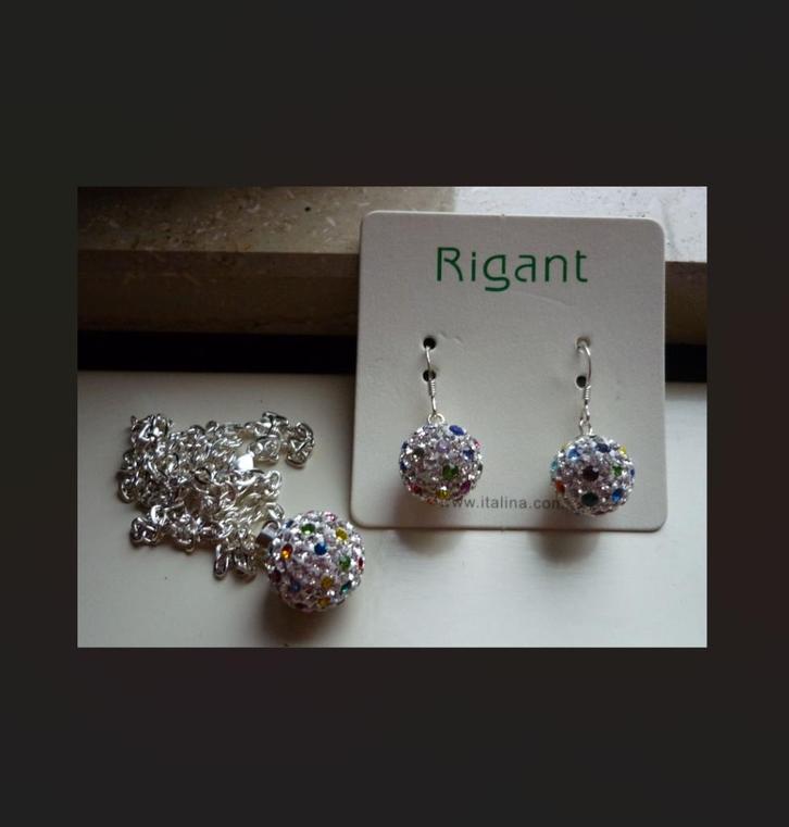 Set Zilverkleurige ketting hanger oorbellen bol Strass kleur, Handtassen en Accessoires, Kettingen, Overige materialen, Wit, Met hanger