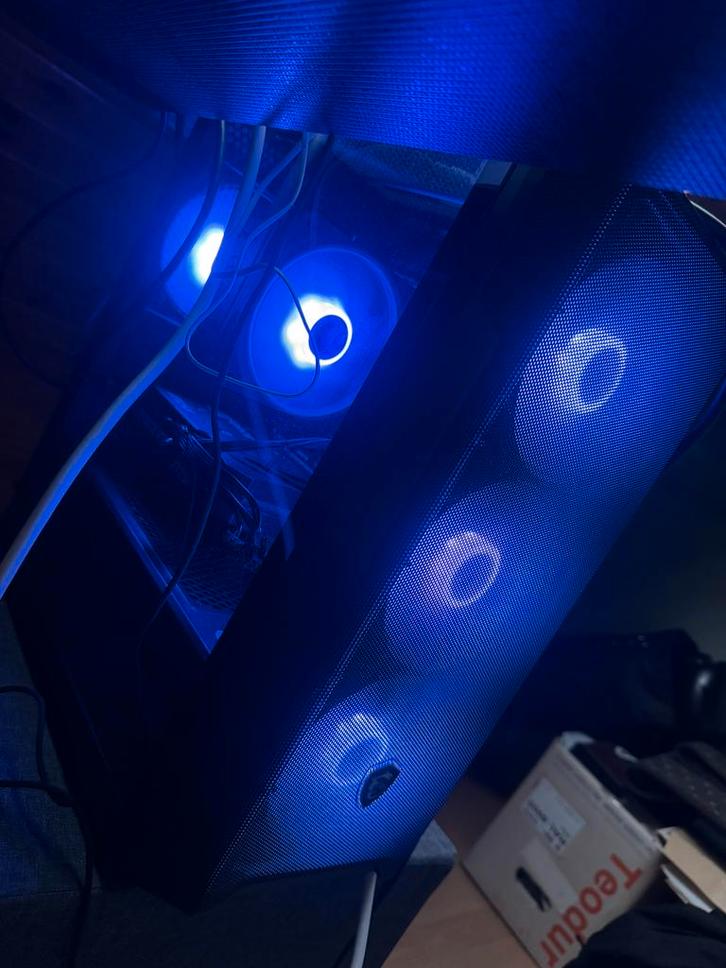 High-End Gaming PC + Volledige Setup / Prijs bespreekbaar, Computers en Software, Computerbehuizingen, Zo goed als nieuw, Ophalen