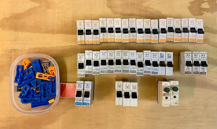 Mini-Jump Penautomaten, Doe-het-zelf en Bouw, Elektriciteit en Kabels, Gebruikt, Ophalen