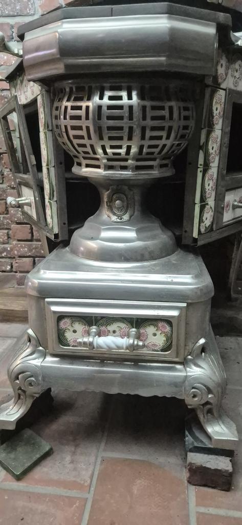 In zeer goede staat Luxe Leuvense stoof (plattebuiskachel), Ophalen, Hout, Plattebuiskachel