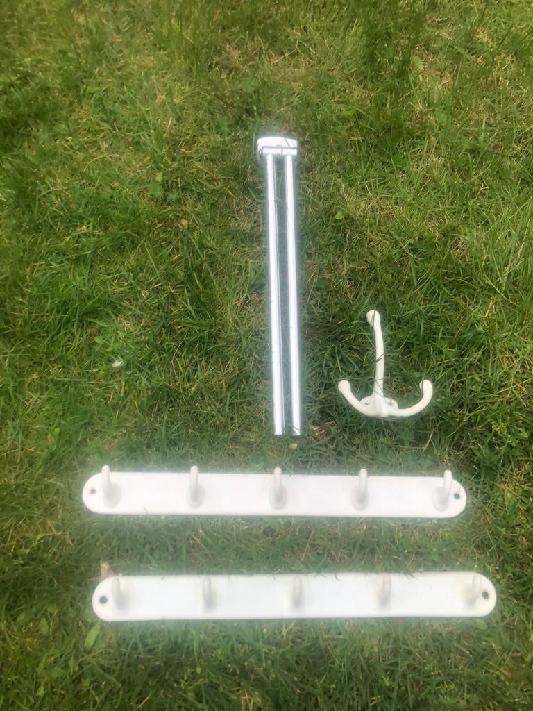 différents types de crochets, Maison & Meubles, Enlèvement, Utilisé, Autres matériaux, Crochets muraux