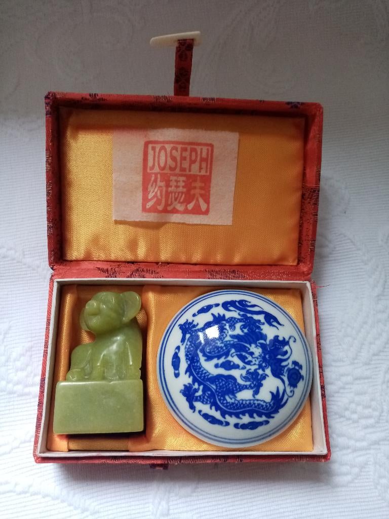 Set de cachet chinois jadéite/boite porcelaine 1970s, Antiquités & Art, Enlèvement ou Envoi