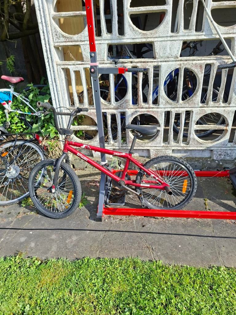 BMX rood b twin, Fietsen en Brommers, Fietsen | Crossfietsen en BMX, Ophalen