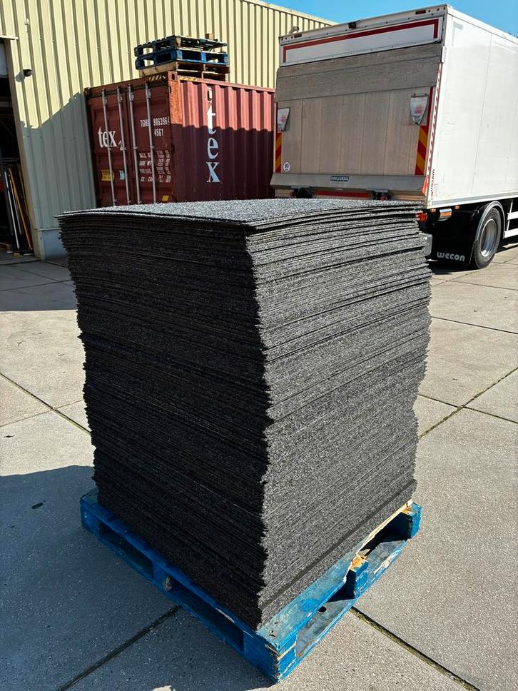 Grand lot de carreaux de moquette et de sol gris, Maison & Meubles, Ameublement | Tapis & Moquettes, Comme neuf, Blanc, Crème