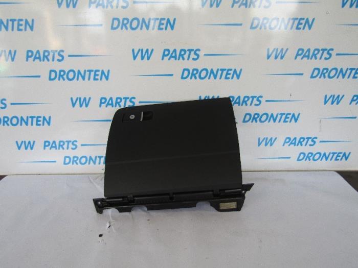 Dashboardkastje van een Volkswagen Passat, Gebruikt, -, Volkswagen, -