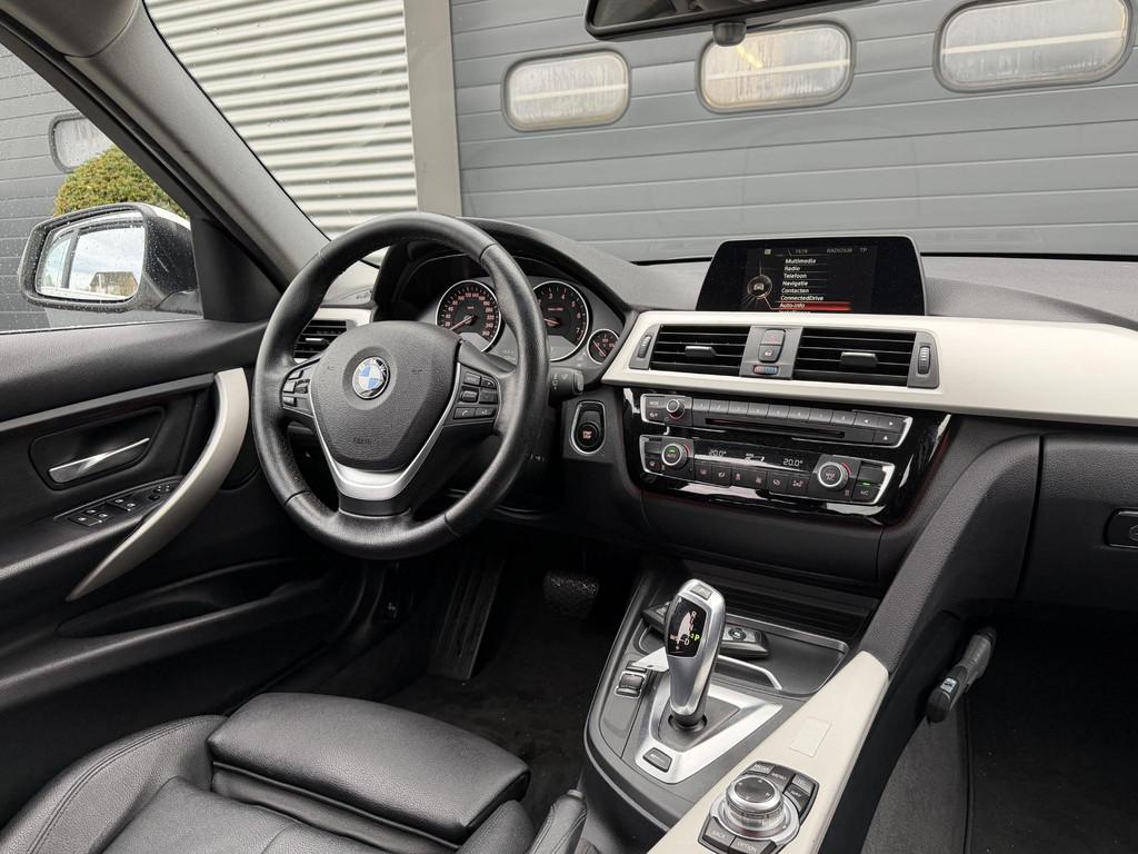 BMW 3-serie 330e Centennial Executive | Navigatie | Camera |, Auto's, Gebruikt, 4 cilinders, Bedrijf, Hybride Elektrisch/Benzine
