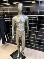 Mannequin voor heren met glanzende afwerking, Ophalen
