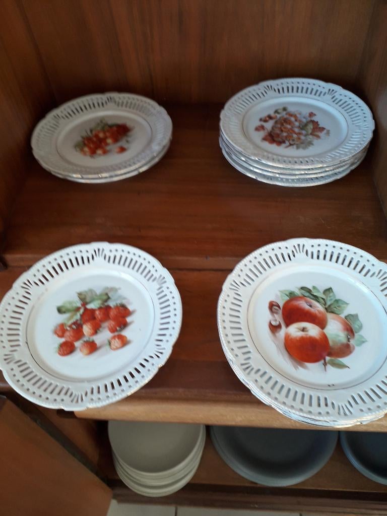 assiettes, Maison & Meubles, Cuisine | Vaisselle, Assiettes(s), Comme neuf, Enlèvement, Autres styles