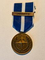 NAVO medaille Kosovo, Verzamelen, Militaria | Algemeen, Ophalen of Verzenden, Landmacht, Lintje, Medaille of Wings
