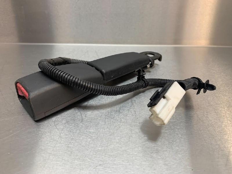 BOUCLE DE CEINTURE DE SECURITE AVANT GAUCHE Carens III (FG), Utilisé, Kia