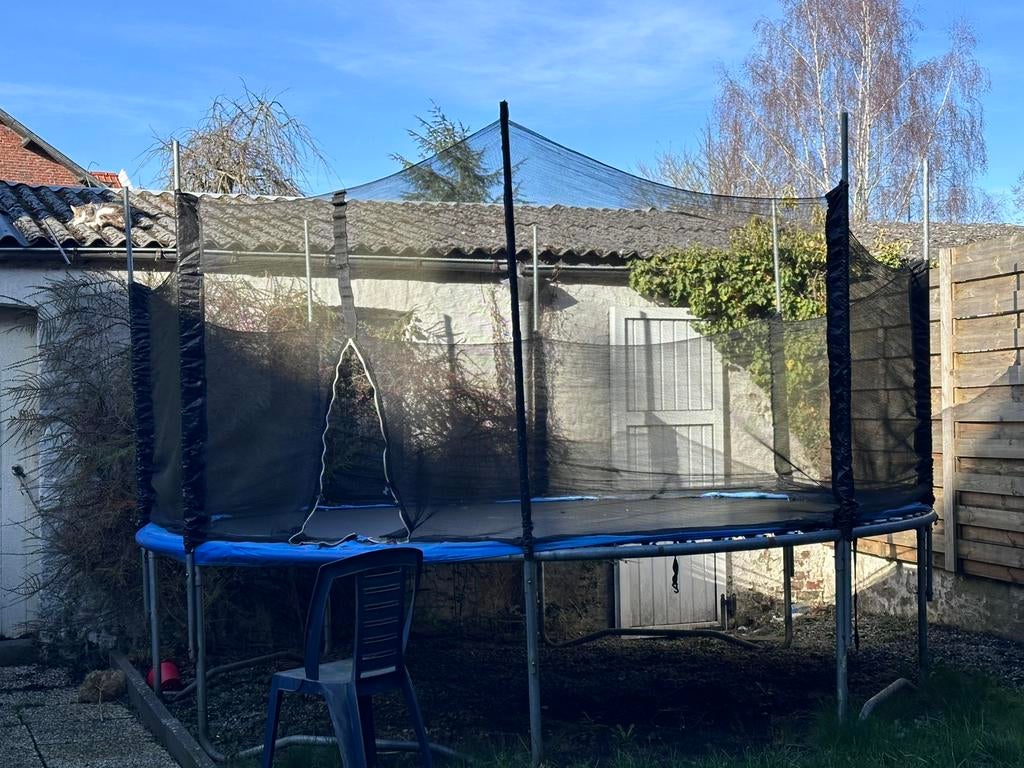 Trampoline a vendre, Enfants & Bébés, Jouets | Extérieur | Trampolines, Enlèvement, Utilisé